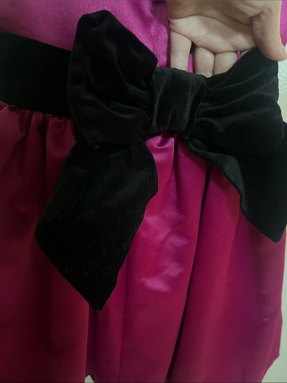 Gymboree Fuchsia Satin Party Dress w Black velvet Waistband & bow size 6